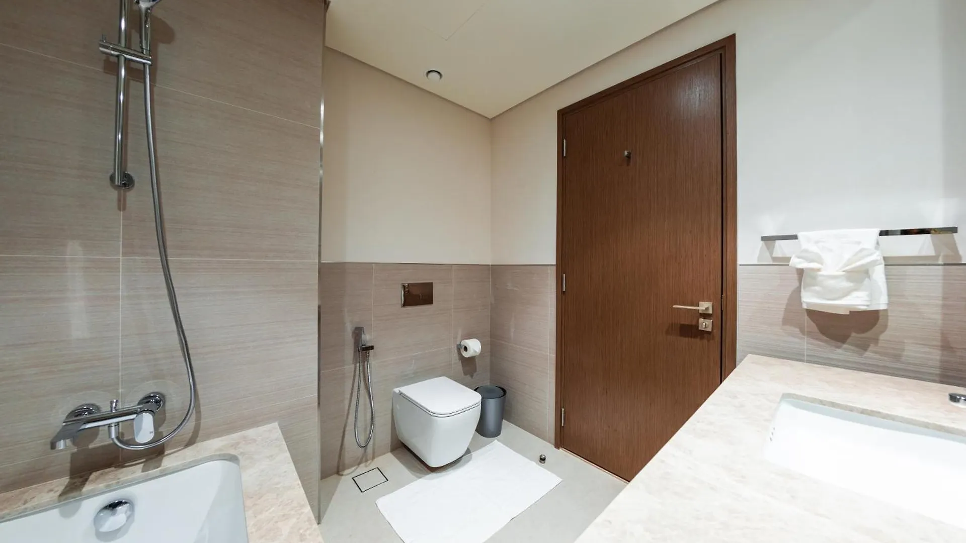 Grande Signature Residence, Burj Khalifa And Fountain View Dubai Apartment