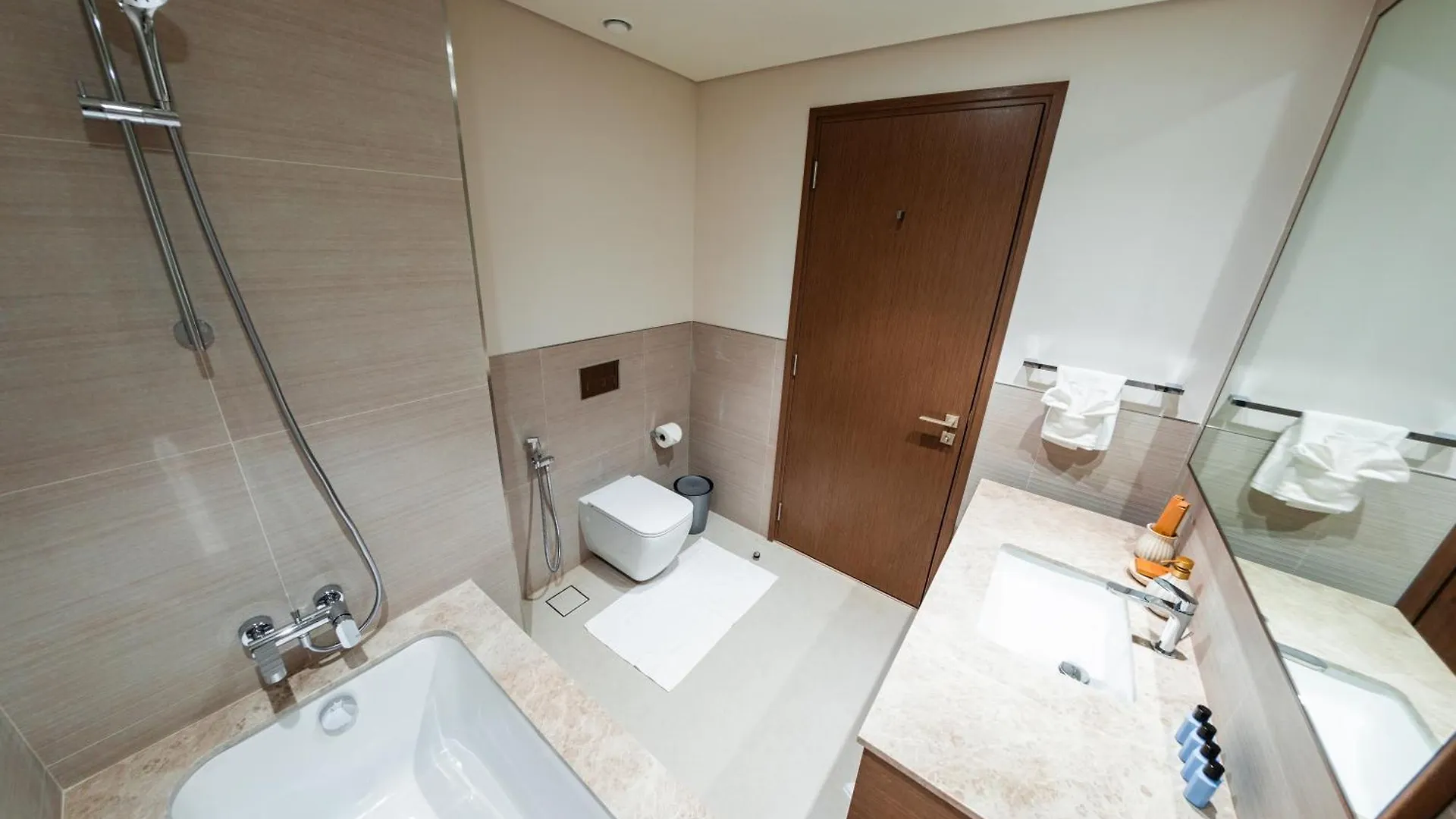 Grande Signature Residence, Burj Khalifa And Fountain View Dubai Apartment