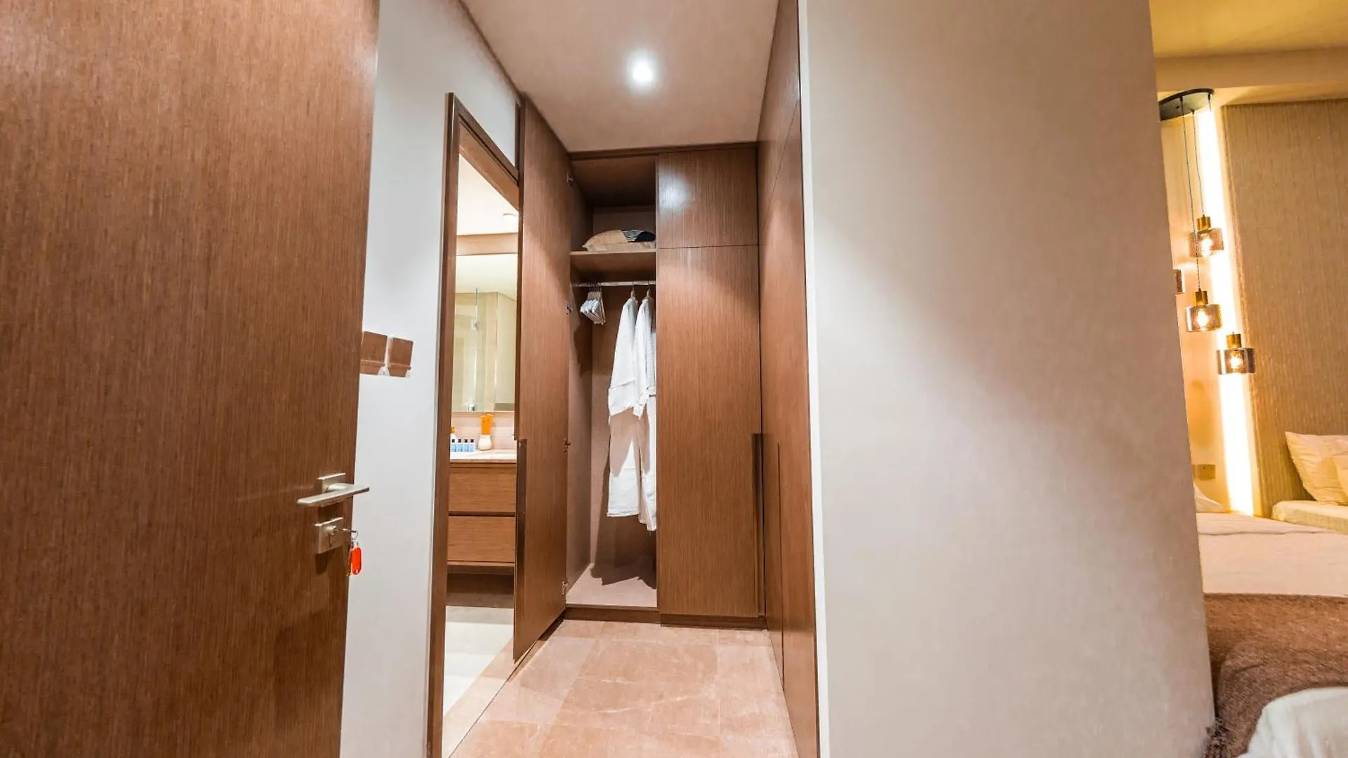 Grande Signature Residence, Burj Khalifa And Fountain View Dubai Apartment