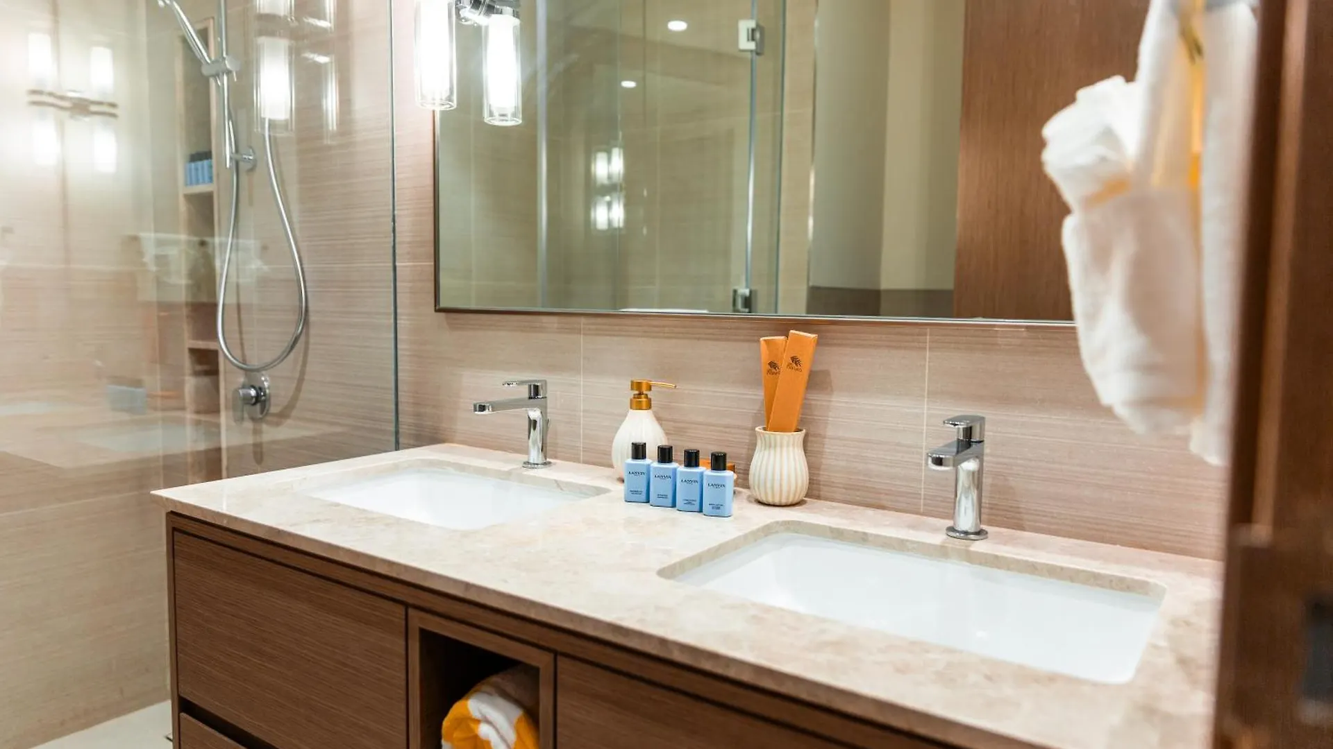 Grande Signature Residence, Burj Khalifa And Fountain View Dubai Apartment